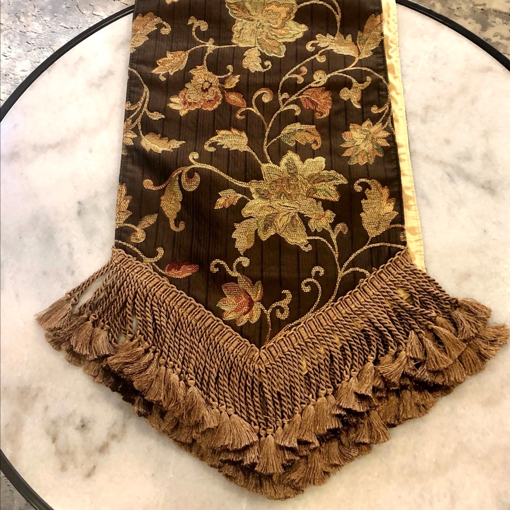 Table runner with tassel detail